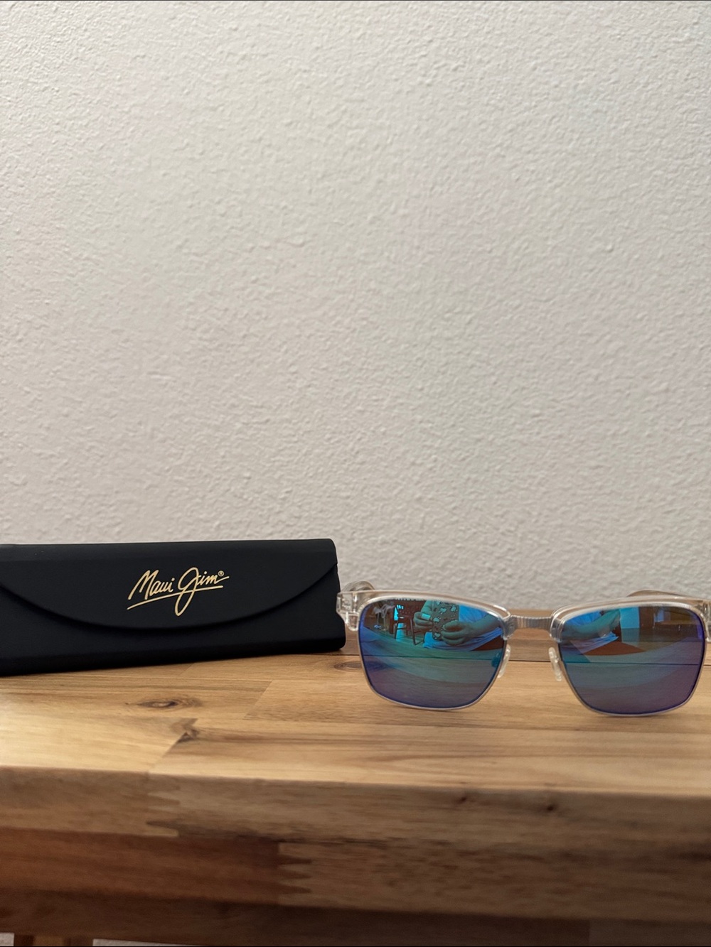Maui Jim Kawika aviator sunglasses with case